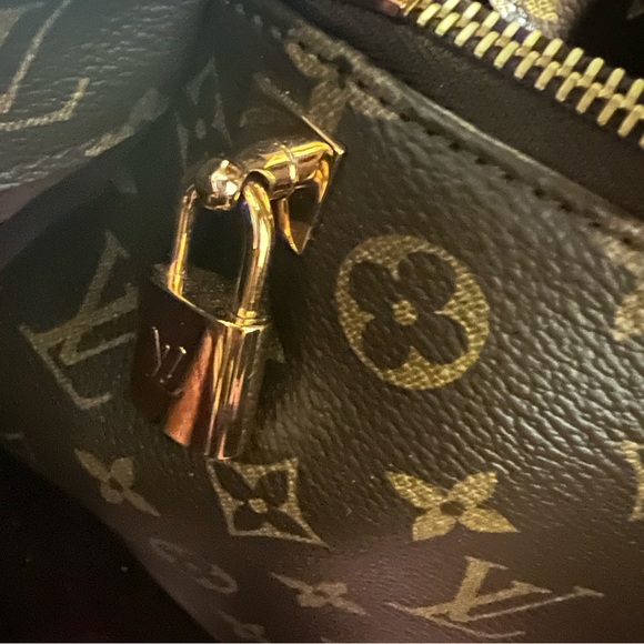 Louis Vuitton Monogram Canvas Montaigne MM Tote - Picture 8 of 14